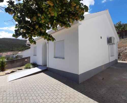 Pampilhosa da Serra House | Casas da Escola - "Casa da Professora" - Meãs