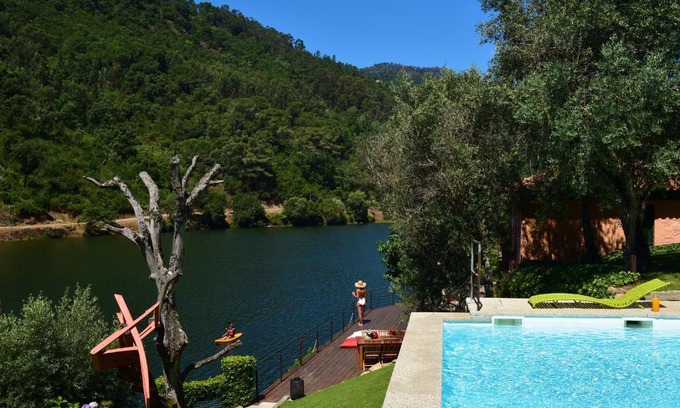 Baiao House | Casas de Pousadouro