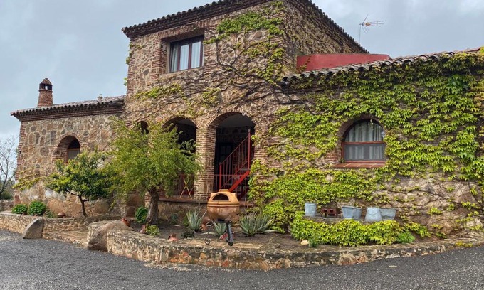 Almendral House | Casas Rurales Monasterio de Rocamador