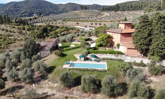 San Donato in Collina House | Casavilla Rentals by Torre a Cona