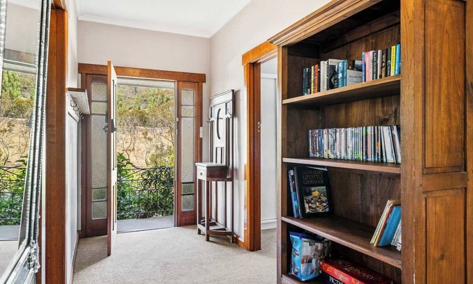 South Hobart House | "Cascade Cottage" adjoining World Heritage Site