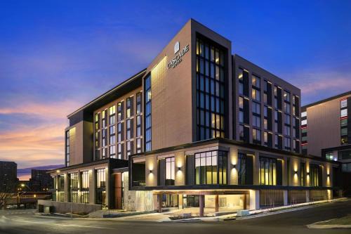 Country Club Plaza Area Hotel | Cascade Hotel, Kansas City, a Tribute Portfolio Hotel