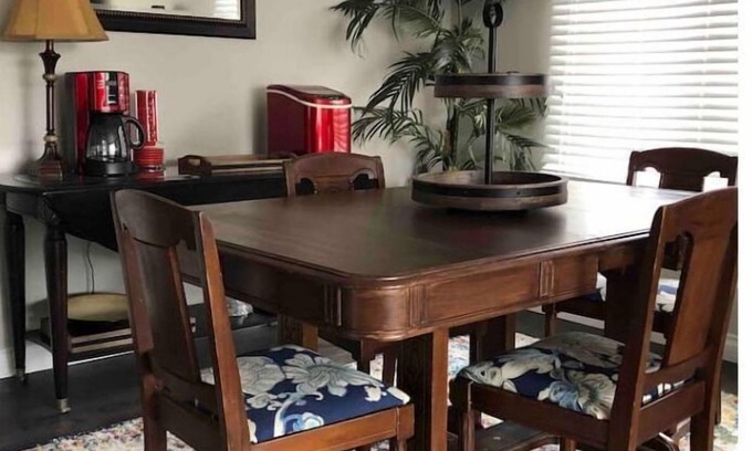 Grosse Pointe Apartment | Case de Mare ~ Luxury King & Queen beds Windmill Pointe