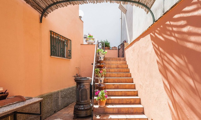 Spisone Apartment | Casetta Amelia Apts by Wonderful Italy