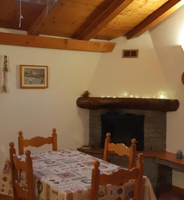 Artaz Vieu Apartment | Casetta con camino