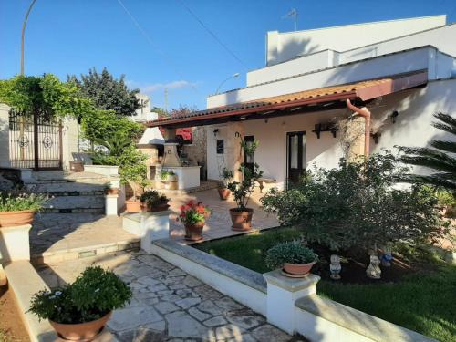 Parabita House | Casetta Dei Nonni con Giardino, by Apuliahome