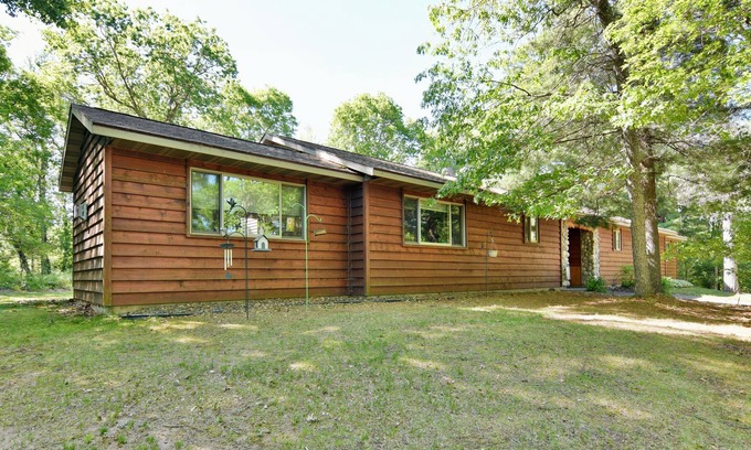 Spooner Cabin | Casey Lodge- cozy cabin nestled on 13 wooded acres
