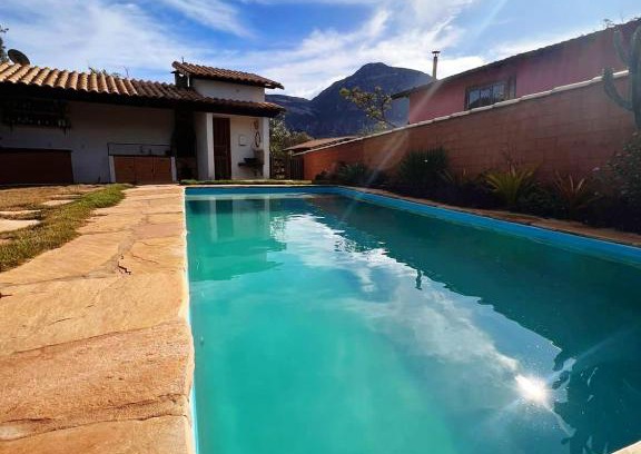 Lapinha da Serra House | CASINHAS DA LAPINHA- Lapinha da Serra - Casa Verde 2 suites com deck - LATE CHECK OUT- Piscina compartilhada