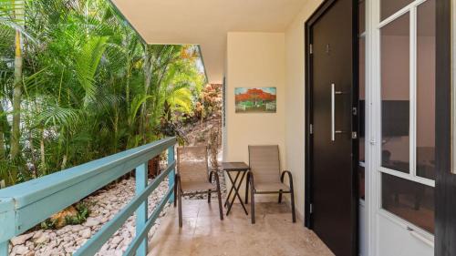 Puntas Apartment | Casita 4 at Ceiba Tree Inn. Tranquility with Garden Views and Pergola with Ocean Overlook