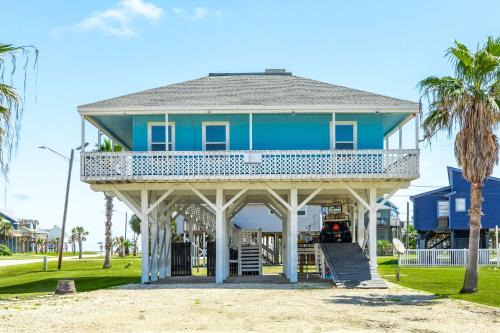 San Luis House | Casita at the Pass - Cute Beach Getaway, Filtered Views of Gulf and Bay!