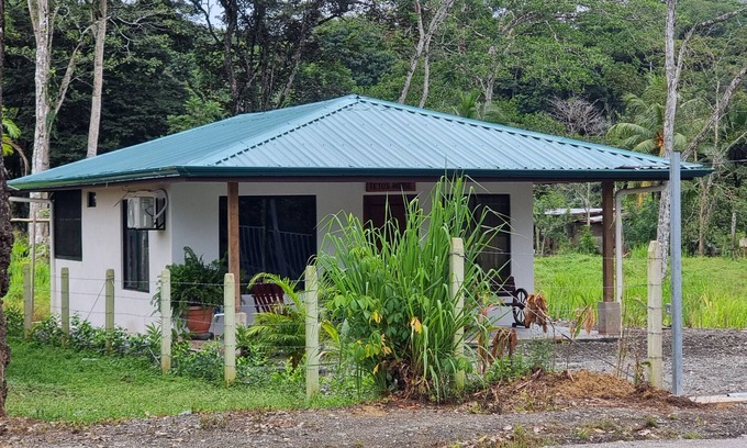 Puerto Jimenez House | Casita en Pueblo Costarricense muy Linda y Segura Pura Vida