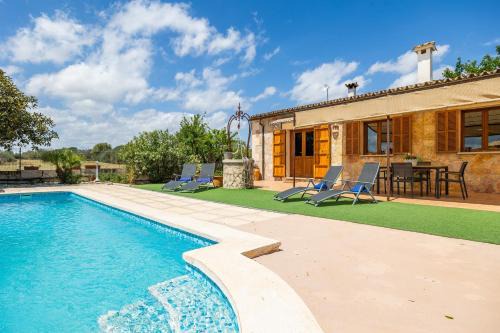 Maria de la Salut Villa | Casita Rafal Roig