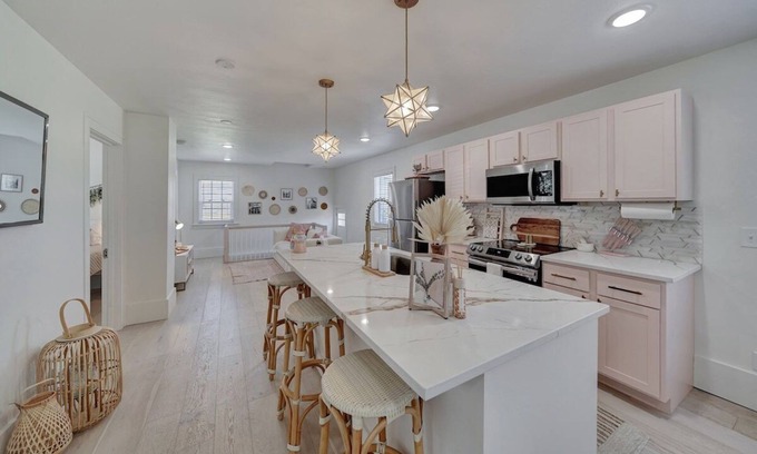Lincoln House | Casita Rosita/Our Pink House