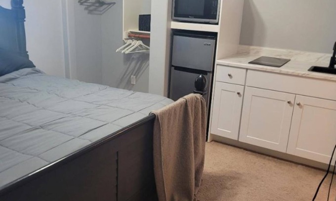Sun City Apartment | Casita with kitchenette - 15 min from Glendale!