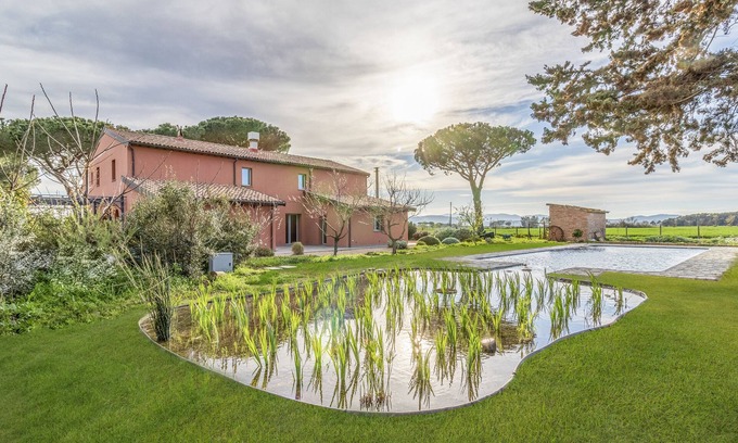 Montorsaio Villa | Casolare Clara with a beautiful Bio-Lake