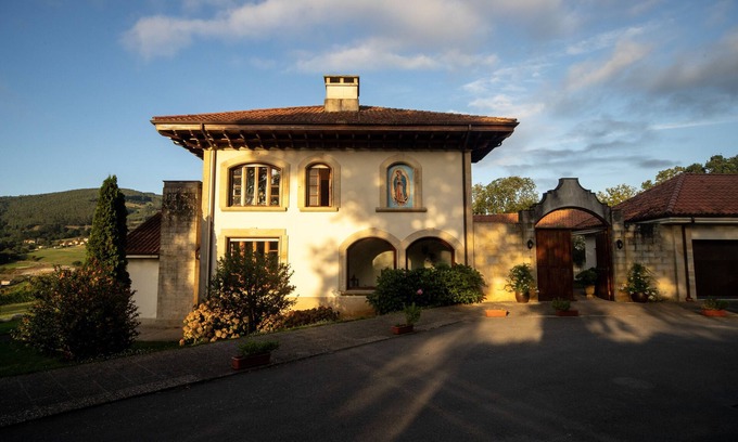 Ampuero House | Casona con Grandes Espacios, sin Vecinos, con Piscina, Padel, Campo y Mucho Más!