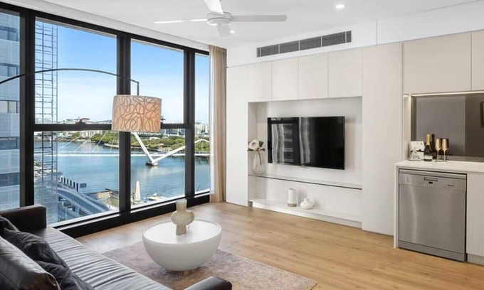 Brisbane Central Business District Apartment | CASSA ONE - Luxury 1b Apt w/Outdoor BBQ Area