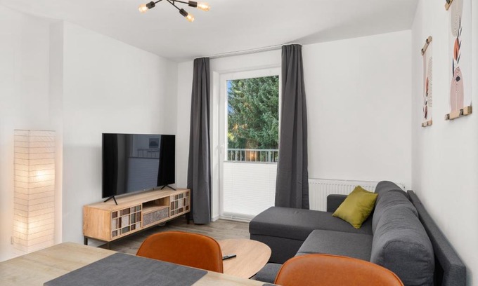 Oberzwehren Apartment | CASSEL LOFTS - Komfortable Wohnung für 4 mit Balkon nahe VW-Werk