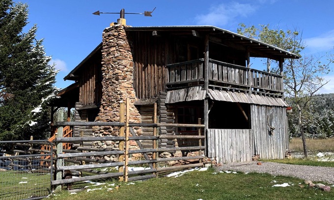 Hall Cabin | Cassidy Homestead Guest Cabin