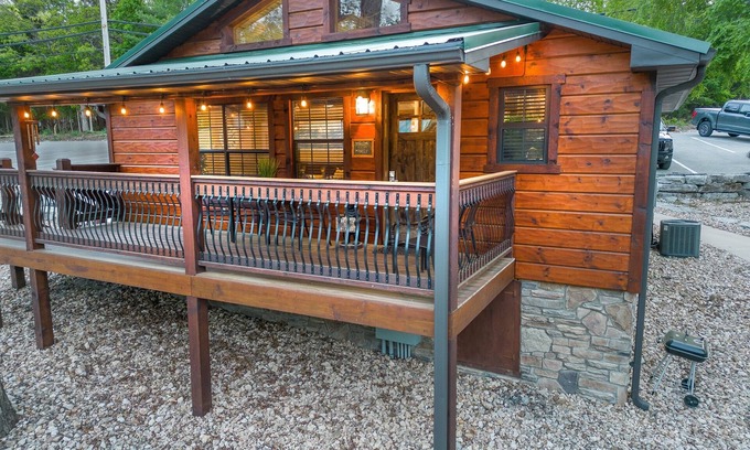 Indian Point Cabin | Cast Away on the shores of TRL w/LakeAccess bySDC!