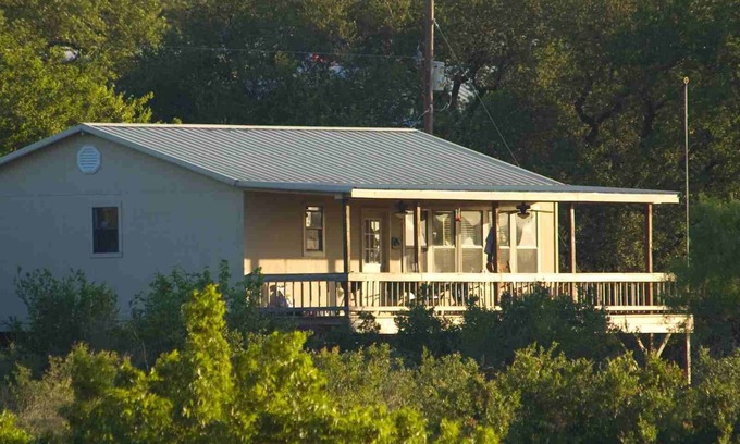 Llano County Cabin | Castell Cabin on the Llano River