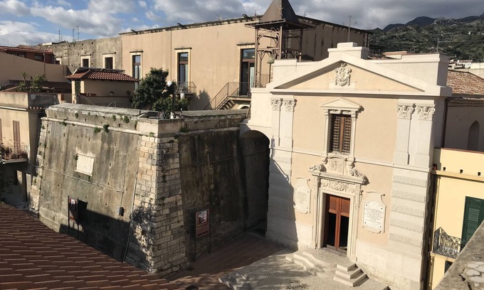 Nizza di Sicilia Bed & Breakfast | Castello D'Alcontres b & b