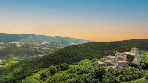 Gualdo Cattaneo Apartment | Castello di Cisterna Uno
