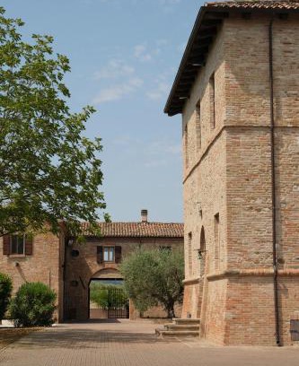 Savignano sul Rubicone Apartment | Castello di Ribano Luxury Suites