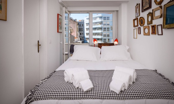 Sao Sebastiao da Pedreira Apartment | Castilho Lux - Premium Location with a Perfect View