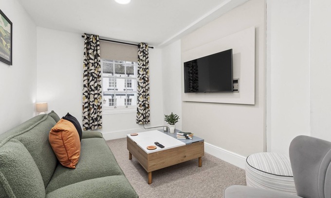 Arundel Apartment | Castle Cottage Arundel | By My Getaways