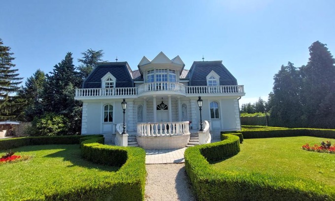 Szombathely House | Castle Garden *