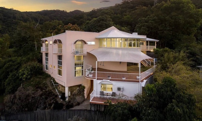 Earlville House | Castle In The Sky - Incredible Views