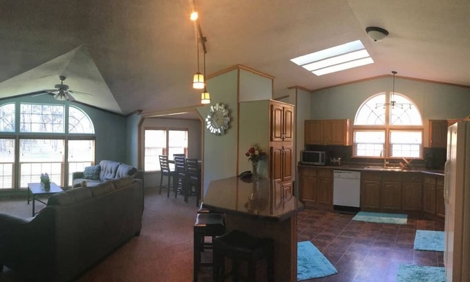 New Lisbon House | Castle Rock Cottage-Near Castle Rock Lake