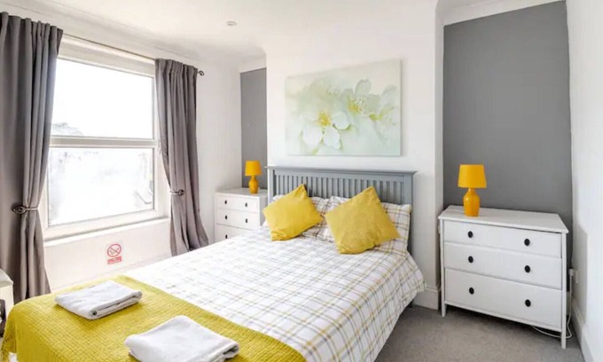 Hastings Apartment | Castle View 2 Bedroom family -friendly Apartment in Hastings Town Centre