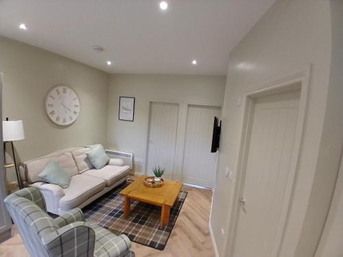 Dumbarton Apartment | Castle View 3 bedroom with garden