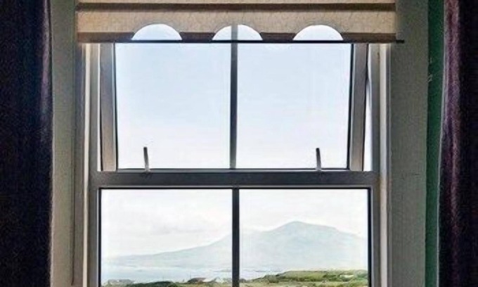 Tully Bed & Breakfast | Castlehouse B&B