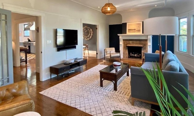 Castro District Apartment | Castro Contemporary meets 1920's Charm