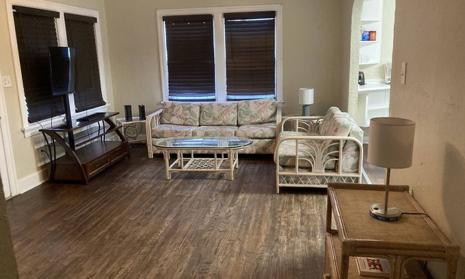 St. Petersburg - Clearwater House | Casual, fully stocked house in mixed use neighborhood in St Pete