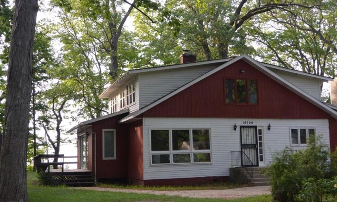 Union Pier House | Casual Lake Living