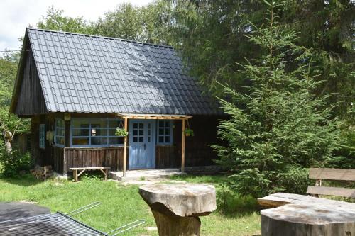 Risca Ski Chalet | Casuta dintre brazi