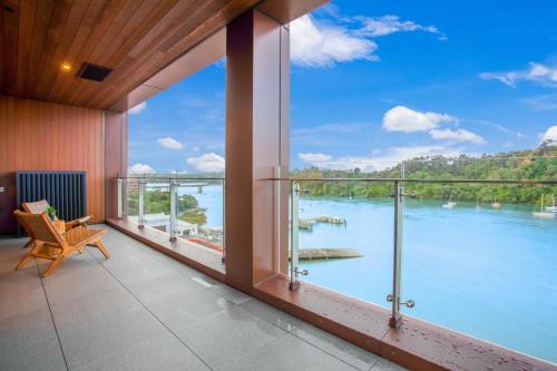 Hobsonville Apartment | Catalina Bay Seascape with Bay Views & Carpark