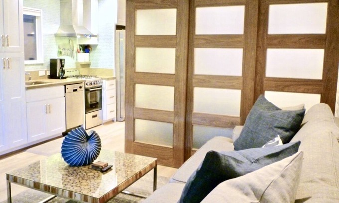 Lantern District Apartment | Catalina - Beautiful Remodel- AC, Smart TV, WiFi, W/D, BBQ-mins to Beach