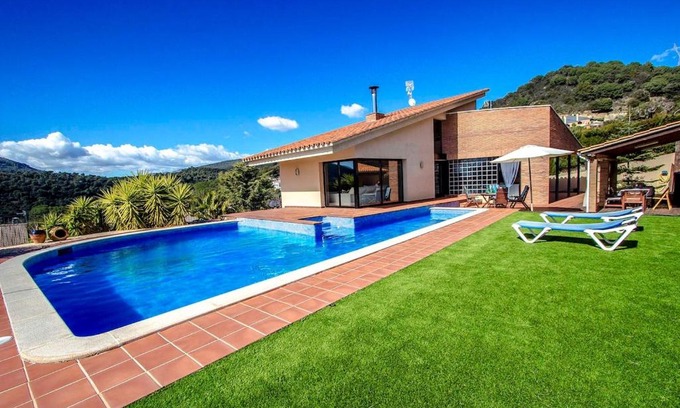 Caldes de Montbui Villa | Catalunya Casas Stunning modern villa and just half hour to Barcelona!