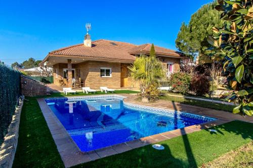 Sils Villa | Catalunya Casas Unique Costa Brava Abode with train access to BCN
