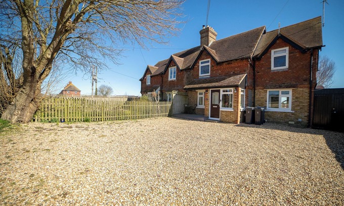 Worth Cottage | Caters for up to 8 guests in Worth village situated between Sandwich & Deal Kent
