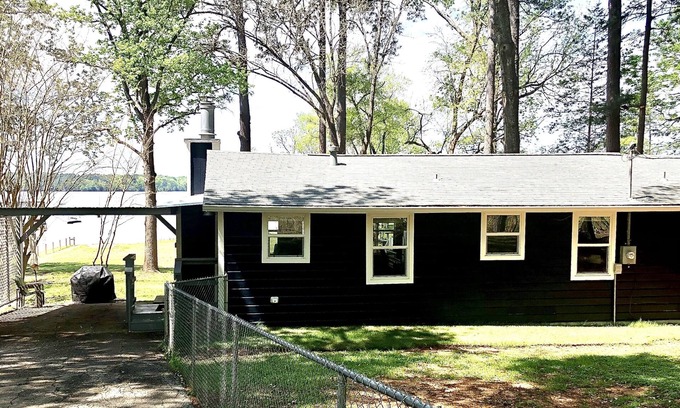 Laneville Cottage | Catfish Cove 2 bed/2 bath cottage on Lake Striker