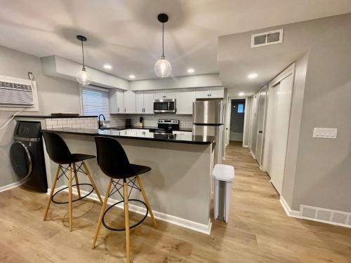 Joslyn Castle Apartment | Cathedral 5-Walking Distance to UNMC