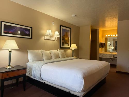 Caineville Hotel | Cathedral Valley Inn