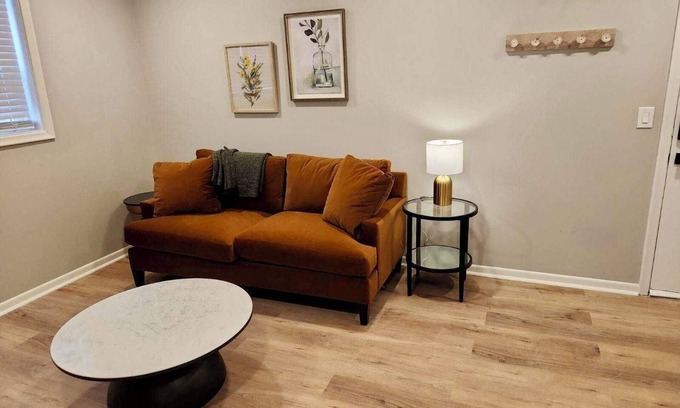 Joslyn Castle Apartment | Cathedral View 10-Cozy Urban Living Near UNMC