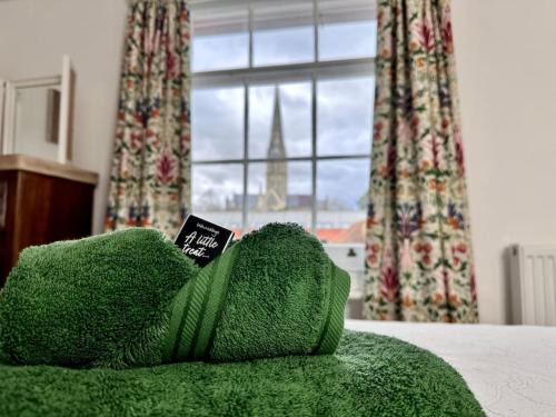 Salisbury House | Cathedral Views Period Townhouse w/Free Parking